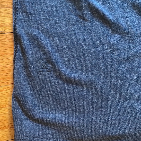 Lululemon men’s Five Year Tee Size L Navy - Picture 5 of 5